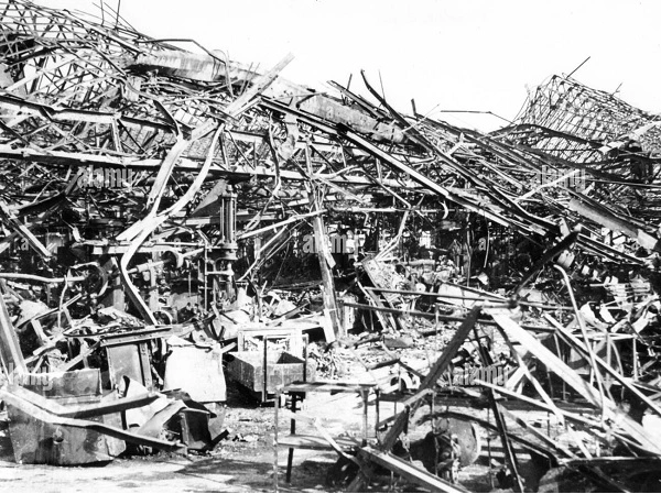 Fabrica Renault după bombardamentul britanic din 1943