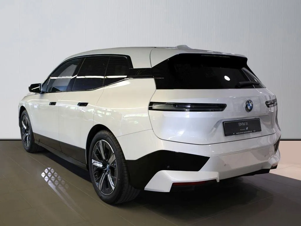 BMW iX  Image 4